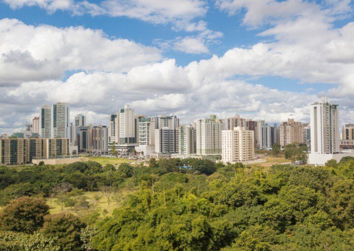 Foto que ilustra matéria sobre o custo de vida em Brasília mostra prédios do bairro de Águas Claras, na Capital Federal.