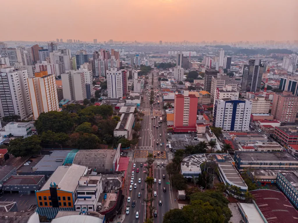 Imagem da vista aérea de São Caetano do Sul mostra prédios, avenidas e carros da cidade para ilustrar matéria sobre as melhores cidades para se morar no Brasil