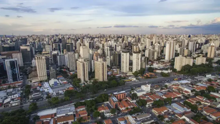 Imagem aérea do bairro Itaim Bibi, em São Paulo, para ilustrar matéria sobre os bairros nobres de São Paulo