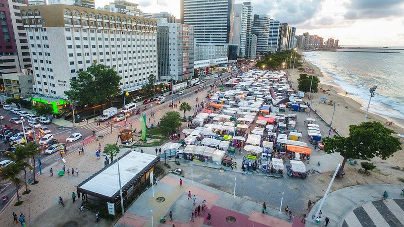 Foto que ilustra matéria sobre os bairros nobres de Fortaleza mostra a Feirinha Beira Mar