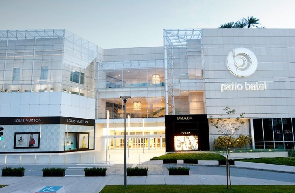 Foto que ilustra matéria sobre os bairros nobres de Curitiba mostra o shopping Pátio Batel