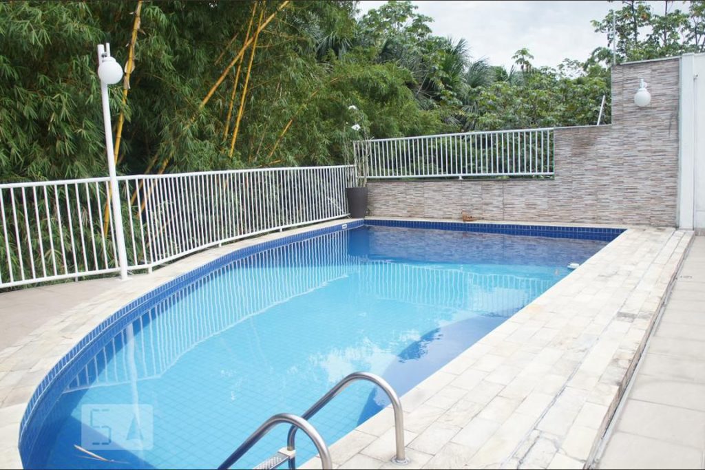 Piscina em um terraço