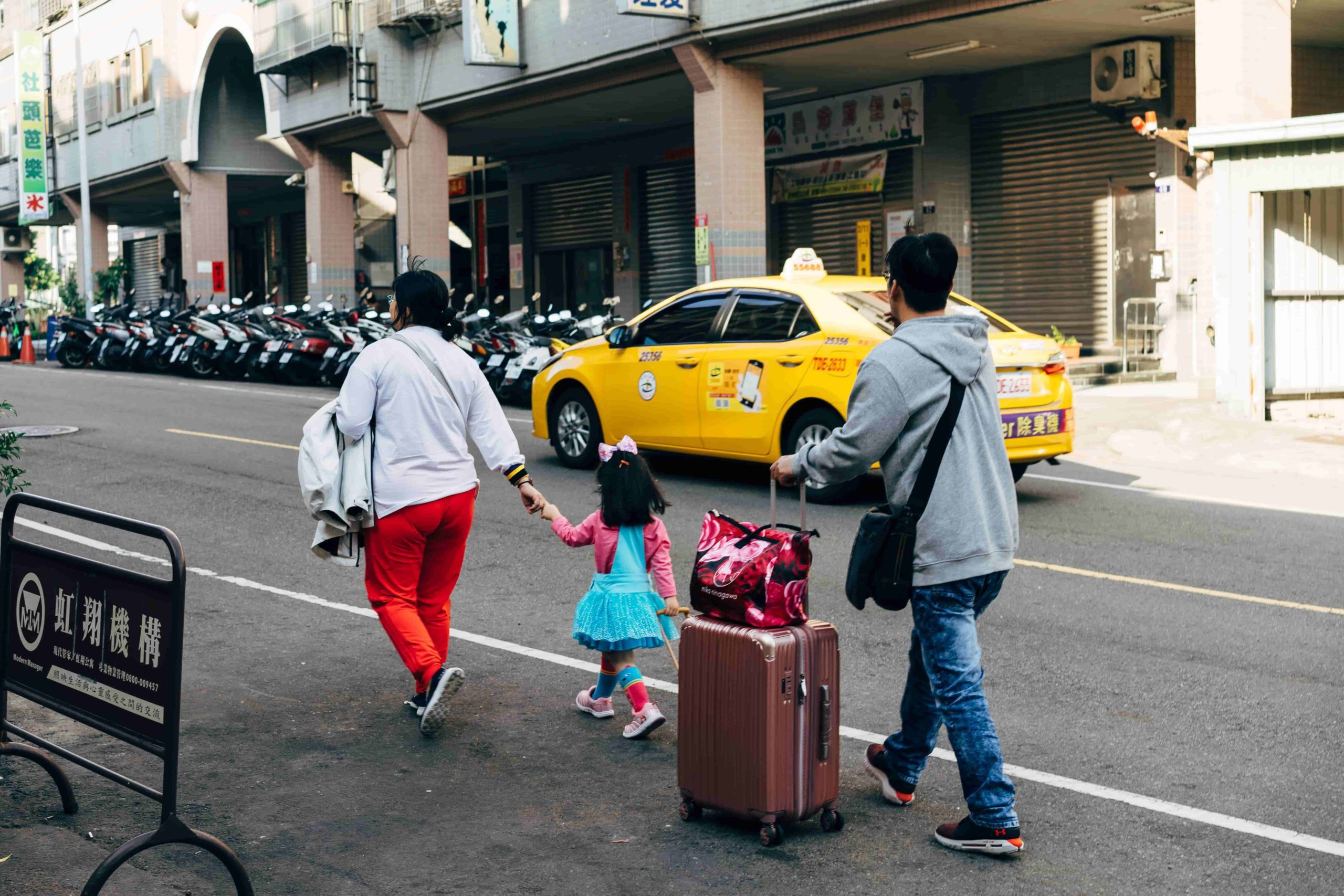 imagem de uma família mudando de cidade