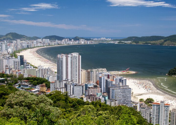 vista aérea da orla da cidade de santos, capa do conteúdo de melhores praias de santos