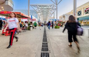 Foto que ilustra matéria calçadão de osasco mostra o calçadão de osasco com pessoas circulando