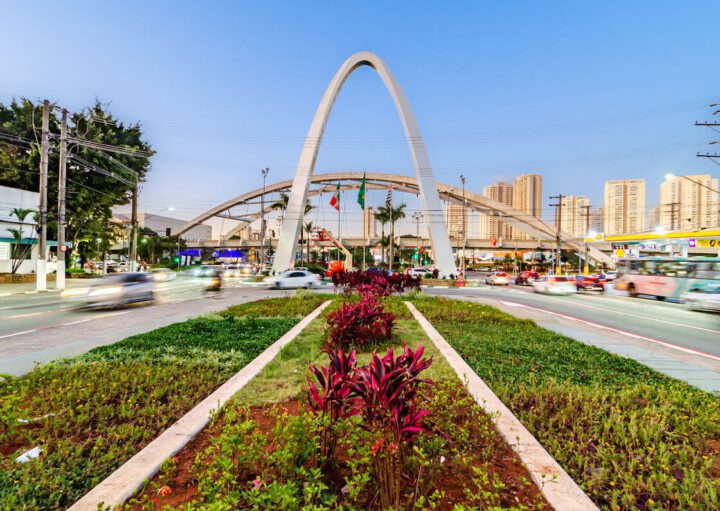 Foto que ilustra matéria sobre bairros em osasco mostra um monumento osasco