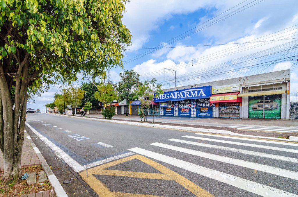 Foto que ilustra matéria sobre bairros Diadema mostra a Avenida Dom João VI