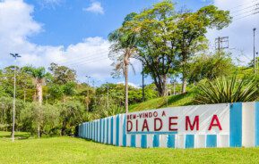 Foto que ilustra matéria sobre bairros Diadema mostra o Letreiro da cidade de Diadema