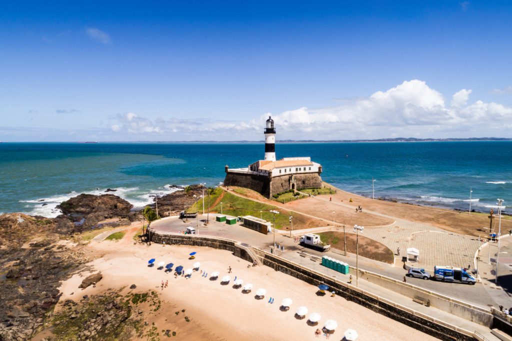 Foto que ilustra matéria sobre praias de Salvador mostra a Praia da Barra