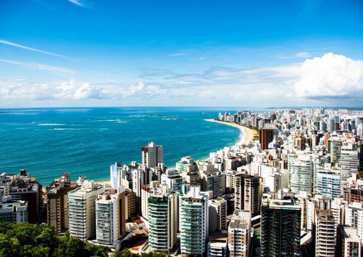 Foto que ilustra matéria sobre o que fazer em Vitória mostra imagem panorâmica de Vila Velha, no Espírito Santo