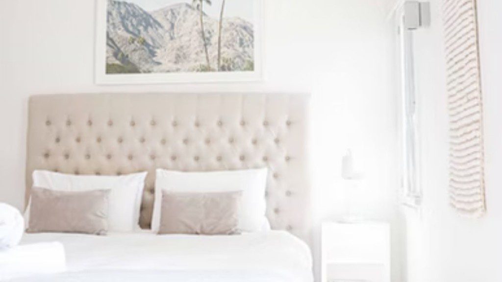 quarto simples todo branco