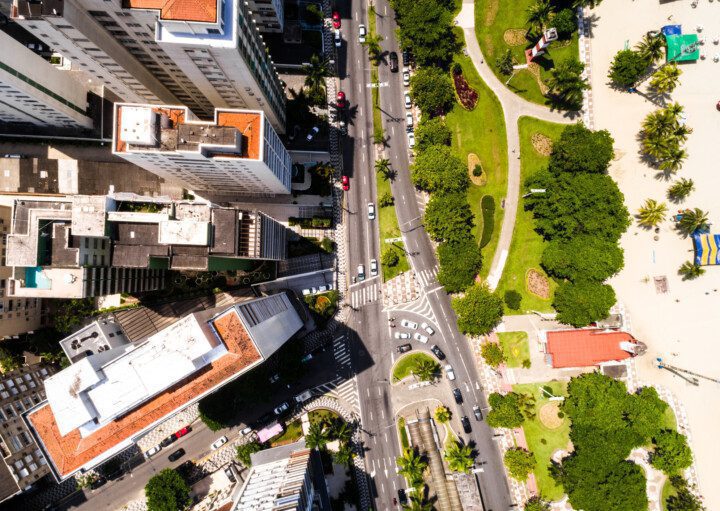 Foto que ilustra matéria sobre o que fazer em santos mostra a cidade de Santos de cima.