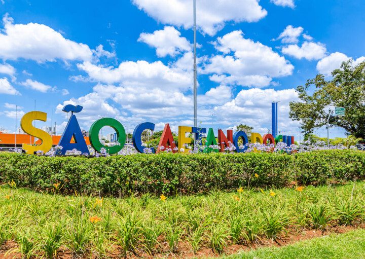 Foto que ilustra matéria sobre os bairros de São Caetano do Sul mostra o Letreiro do São Caetano do Sul