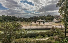 Foto que ilustra matéria sobre Parques em São Caetano do Sul mostra uma panorâmica do Parque Chico Mendes.