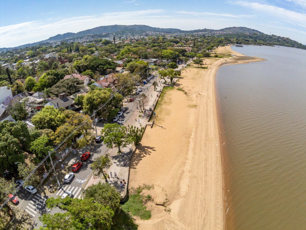 Foto que ilustra matéria sobre o que fazer em porto alegre mostra a Praia de Ipanema