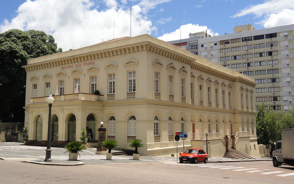 Foto que ilustra matéria sobre o que fazer em porto alegre mostra o Theatro São Pedro