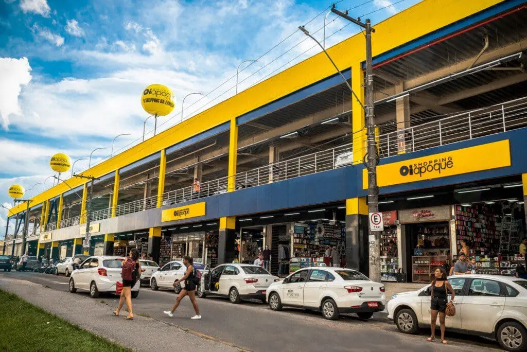 Imagem da fachada externa do Shopping Oiapoque, um tradicional centro de compras de Belo Horizonte, para ilustrar matéria sobre roteiros de atividades em Belo Horizonte