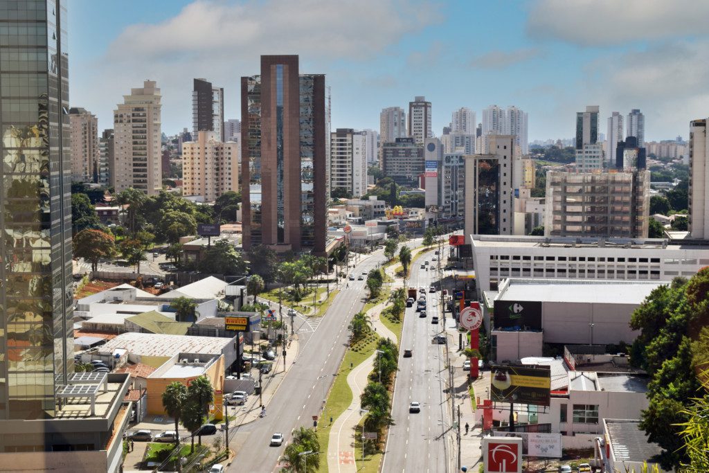 Imagem que ilustra matéria sobre o que fazer em Campinas mostra a cidade de Campinas vista de cima