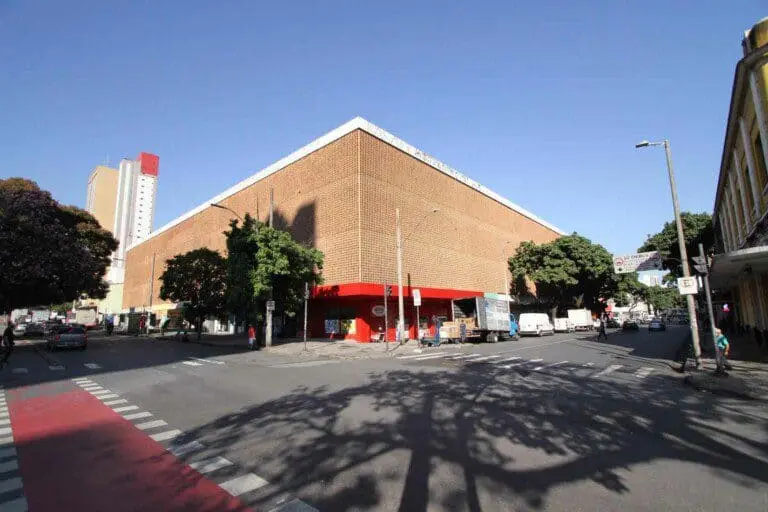 Imagem da fachada e estrutura externa do Mercado Novo para ilustrar matéria sobre o que fazer em Belo Horizonte em 2 dias