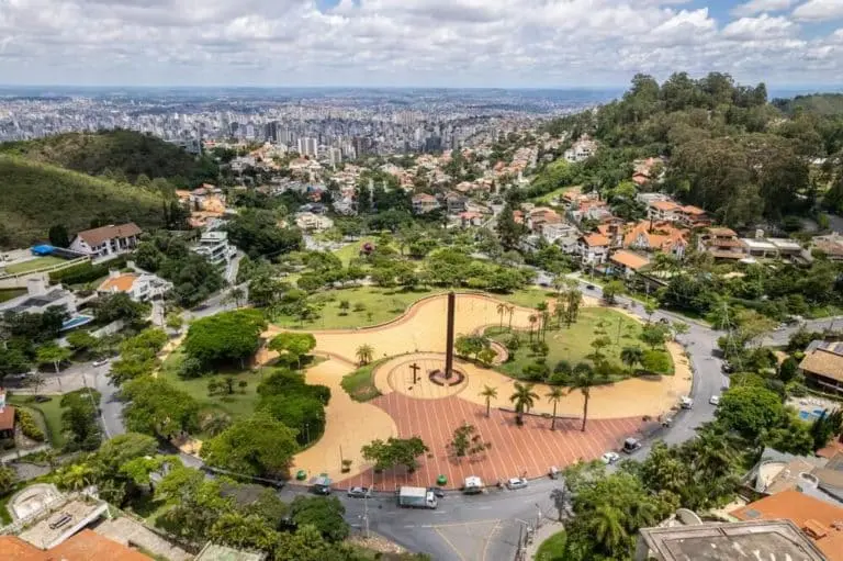 Imagem da vista aérea da Praça do Papa para ilustrar matéria sobre o que fazer em Belo Horizonte em 3 dias