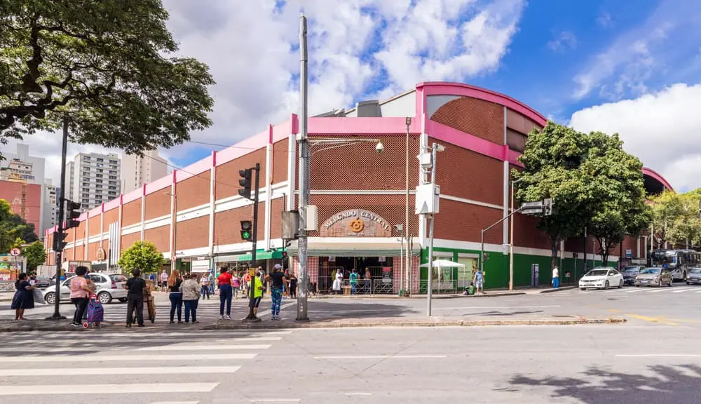 Imagem da fachada do Mercado Municipal de Belo Horizonte mostra estrutura do prédio para ilustrar matéria sobre o que fazer na capital mineira