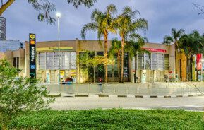 Imagem que ilustra matéria sobre terminal pinheiros mostra a entrada do metrô pinheiros