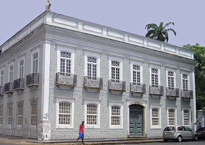 Imagem que ilustra matéria sobre museus em Recife mostra a fachada do Museu da Abolição.