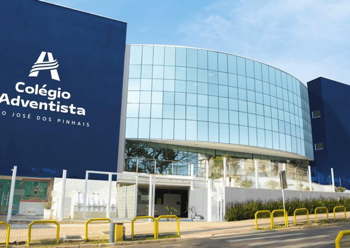 Foto que ilustra matéria sobre escolas particulares em São José mostra a fachada do Colégio Adventista