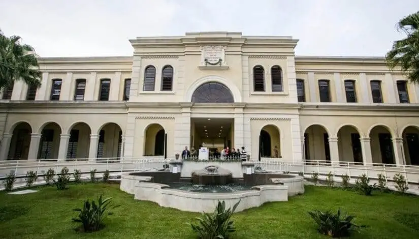 Imagem da fachada externa do Museu da Imigração de São Paulo