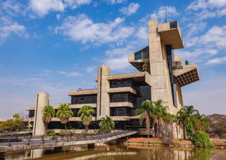 Foto que ilustra matéria sobre morar em Sorocaba mostra o Palácio dos Tropeiros, sede da Prefeitura da cidade.