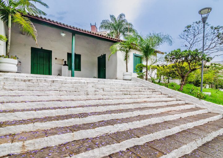 Foto que ilustra matéria sobre o que fazer em Mauá mostra a fachada da entrada do Museu Barão de Mauá