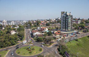 Foto que ilustra matéria sobre o que fazer em Novo Hamburgo mostra a cidade de Novo Hamburgo vista de cima