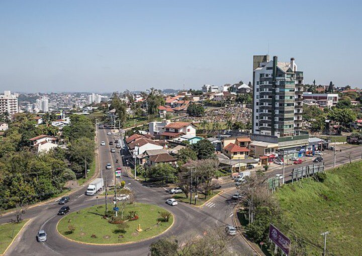 Foto que ilustra matéria sobre o que fazer em Novo Hamburgo mostra a cidade de Novo Hamburgo vista de cima