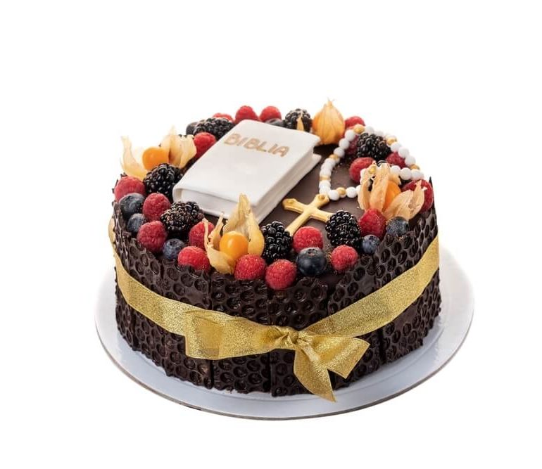 Bíblia e terço para a alma. Chocolate e frutas vermelhas também! Por que não?