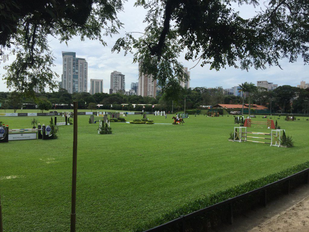 Imagem que ilustra matéria sobre Estação Brooklin mostra a área interna da Hípica Paulista.