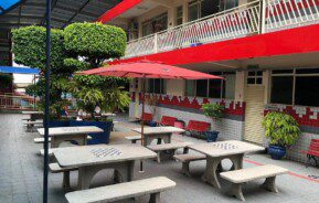 Foto que ilustra matéria sobre escolas particulares em Contagem mostra o pátio em uma área interna do Instituto Elizabeth Kalil.