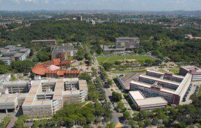 Foto que ilustra matéria sobre faculdades em Belo Horizonte mostra uma visão aérea do campus da Pampulha da Universidade Federal de Minas Gerais.