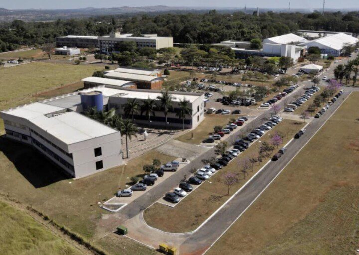 Foto que ilustra matéria sobre faculdades em Goiânia mostra uma visão aérea da Universidade Federal de Goiás.