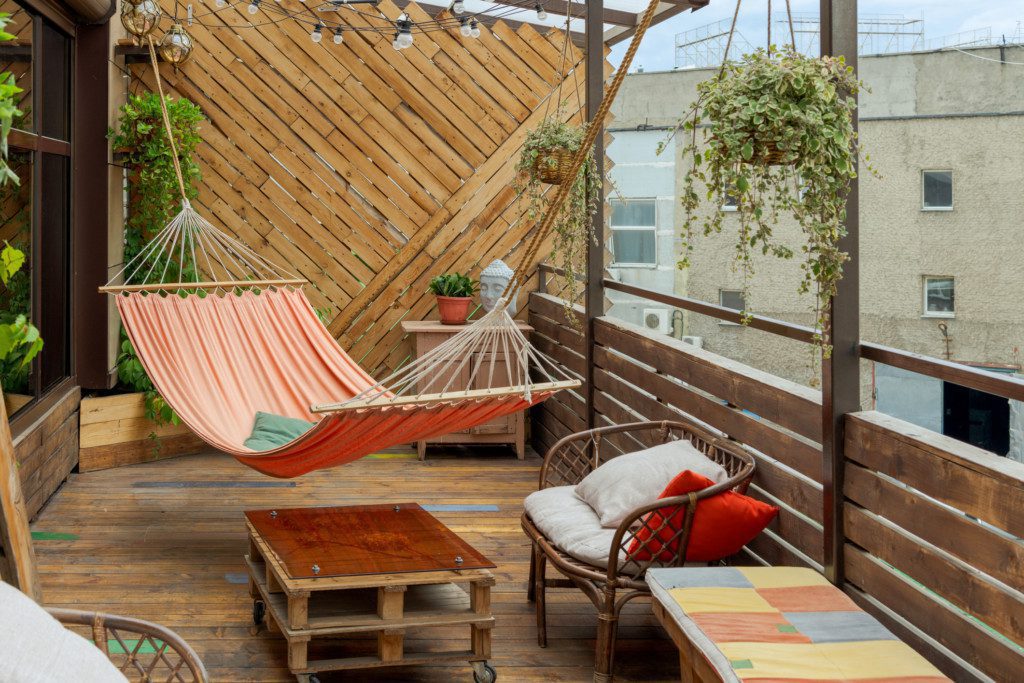 Varanda aconchegante: 5 dicas para montar e decorar a sua