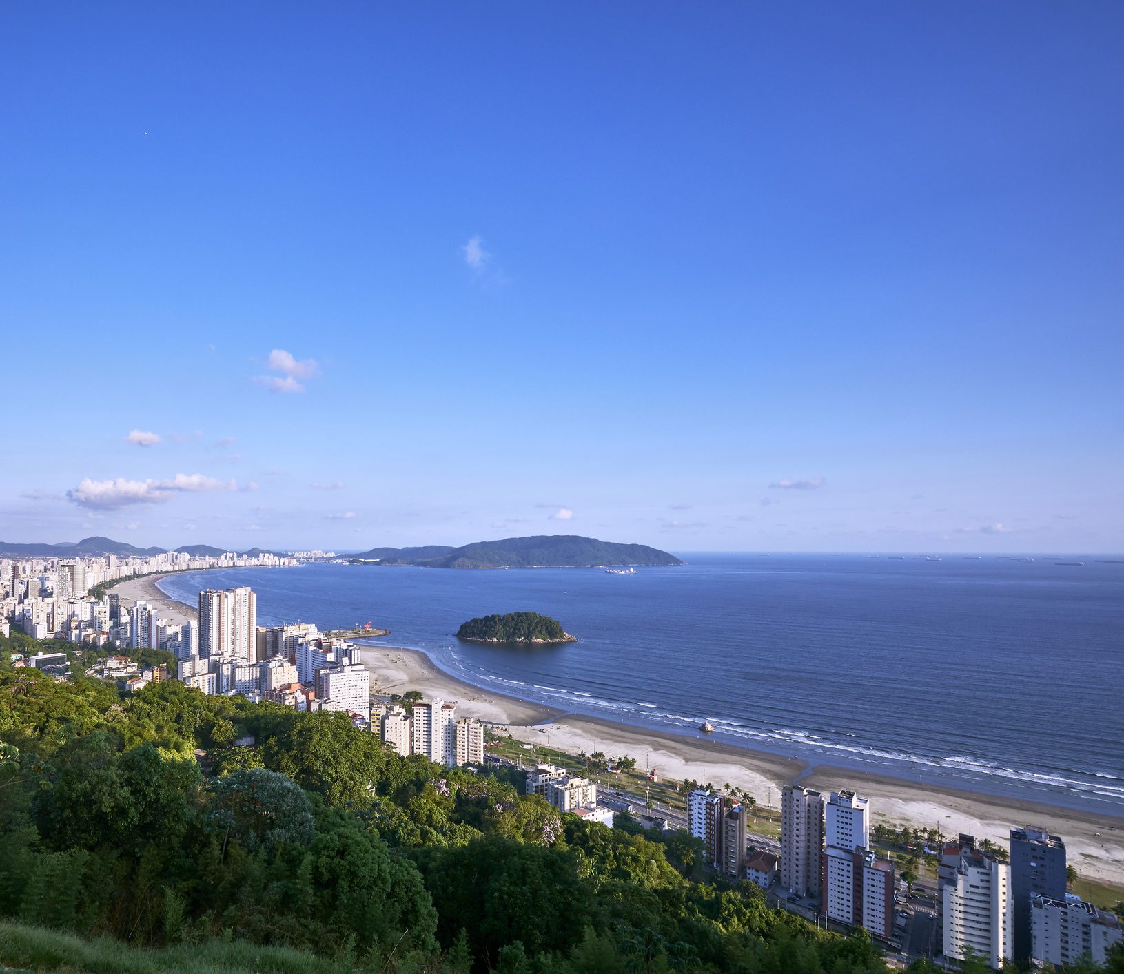 Cidade de Santos no Litoral de São Paulo durante o dia.