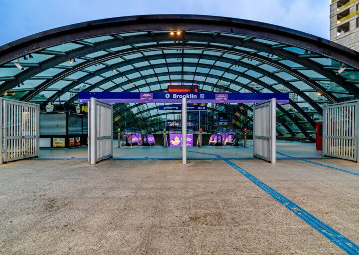 Foto que ilustra matéria sobre Estação Brooklin mostra a entrada da Estação Brooklin em SP.