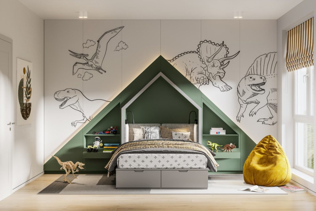 Foto de um quarto com uma grande casa verde pintada e montada na parede. Nela há uma cama de casal, com gavetas embutidas. Na parede atrás dessa cama-casa, foram colocados adesivos de dinossauros bem grandes. Há também na imagem um puff em tom mostarda e um tapete. 