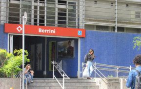 Foto que ilustra matéria sobre a Estação Berrini mostra a entrada do terminal