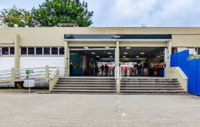 Foto que ilustra matéria sobre estação lapa mostra a entrada da estação