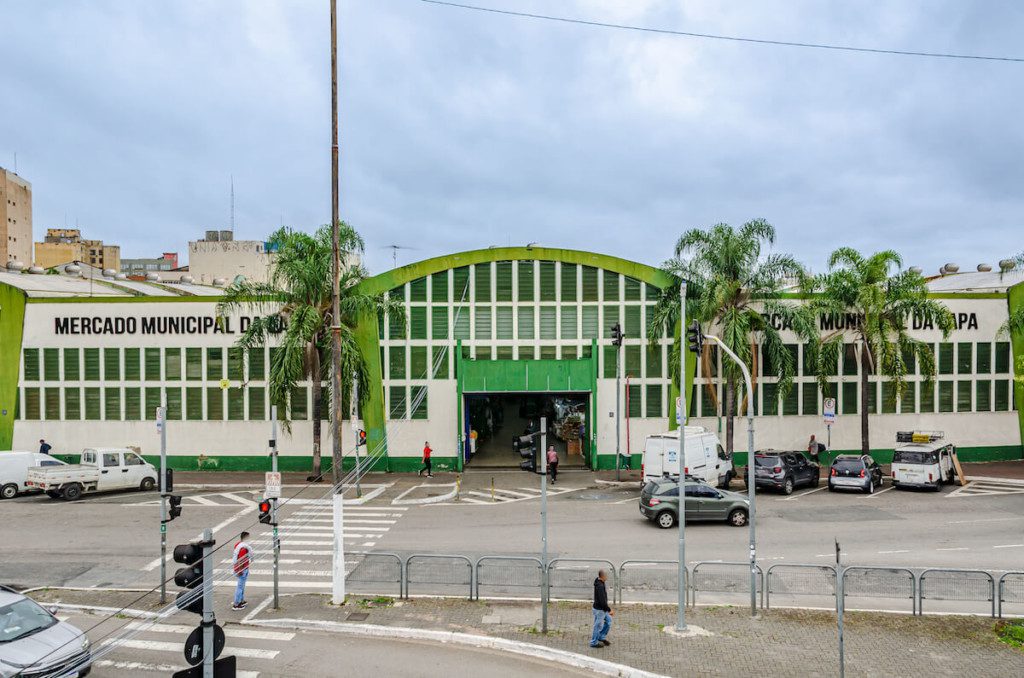 Foto que ilustra matéria sobre estação da lapa mostra o mercado municipal da lapa