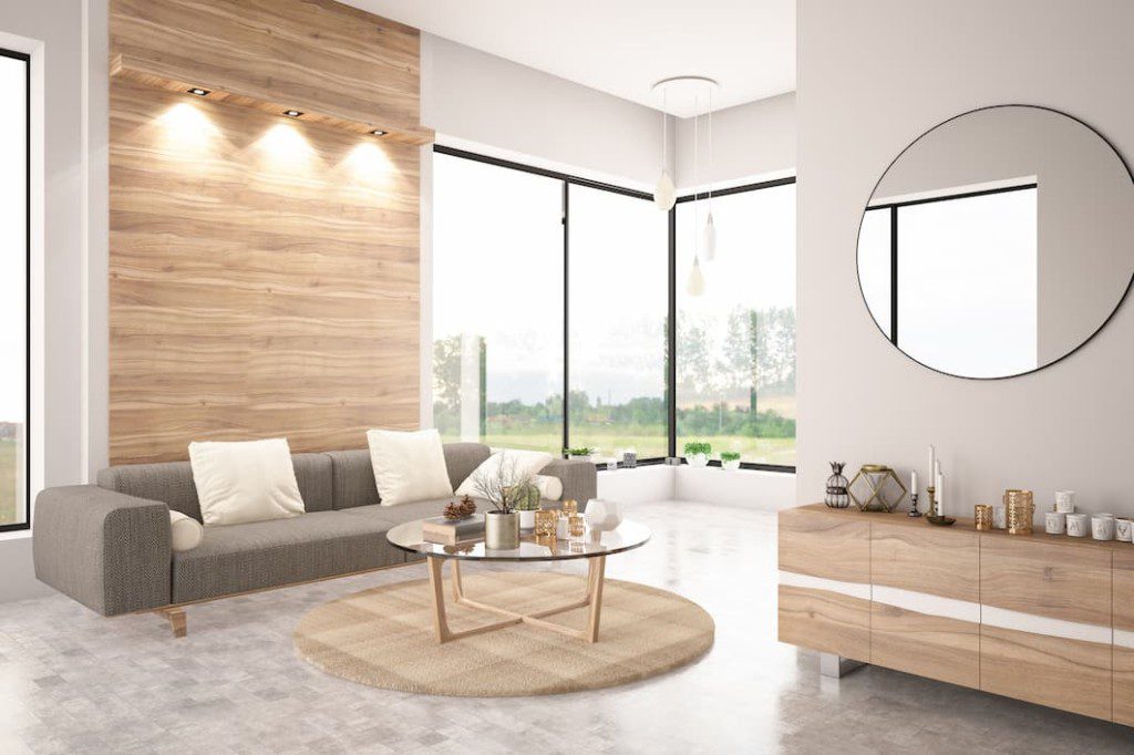 Sala com painel de madeira.