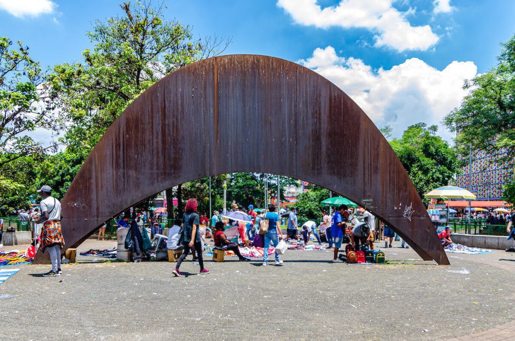 Foto que ilustra matéria sobre Estação Brás mostra o Monumento do Nordestino