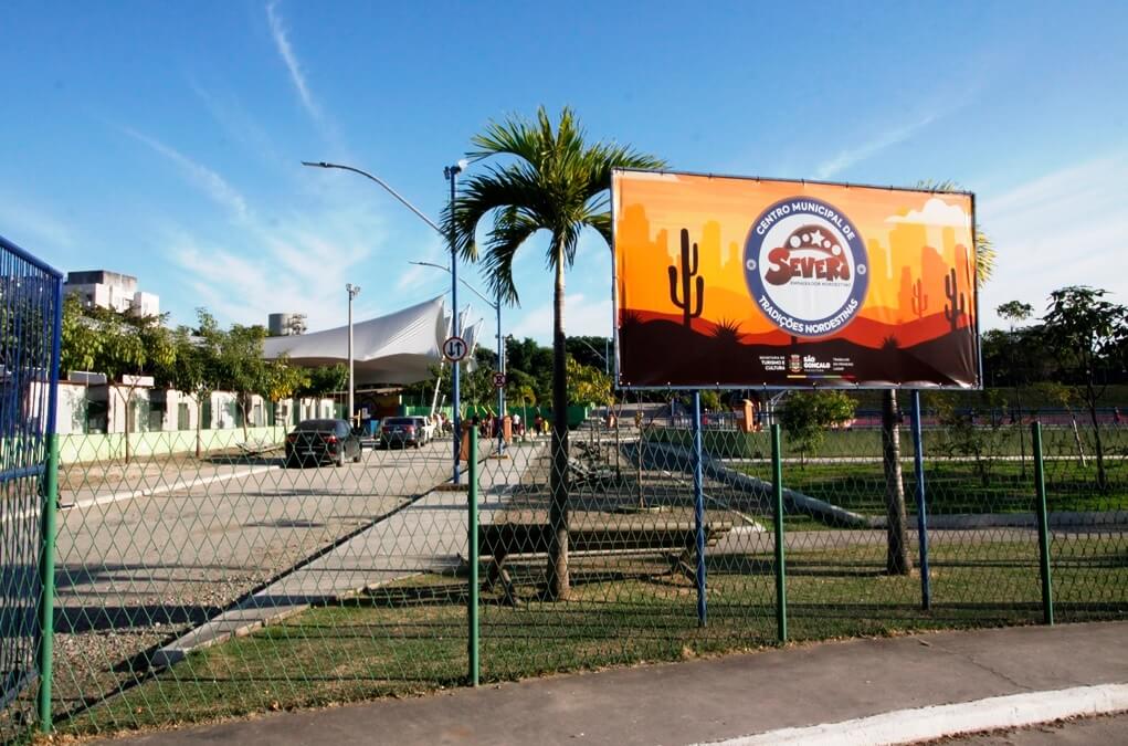 Foto que ilustra matéria sobre os bairros de São Gonçalo mostra a entrada do Centro de Tradições Nordestinas.