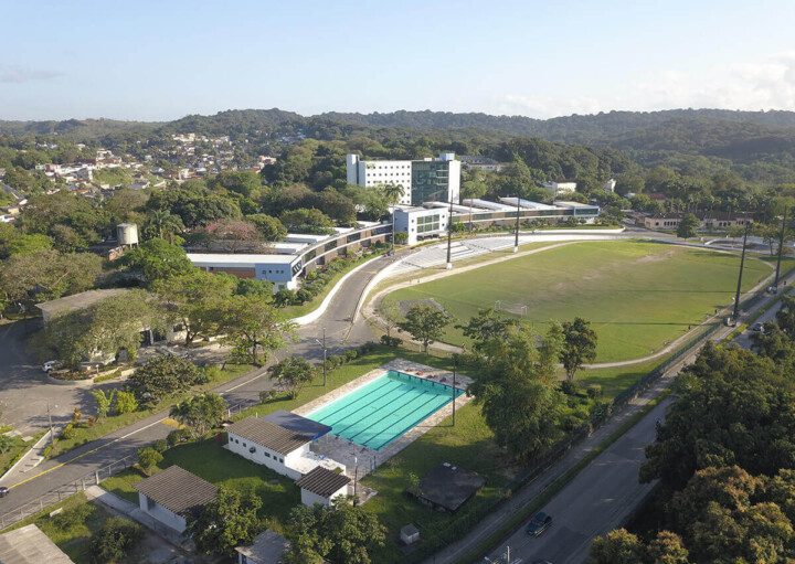 Foto que ilustra matéria sobre faculdades em Recife mostra uma visão do alto do campus da Universidade Federal Rural de Pernambuco.