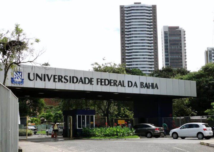 Foto que ilustra matéria sobre faculdades em Salvador mostra a entrada de um dos campus da Universidade Federal da Bahia.